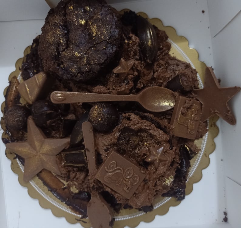 C:\Users\GCPI-ROBBY\Desktop\chocolate queen\PHOTOS\FEATURED ARTICLES\8C - FATHERS DAY CAKE\E.jpg