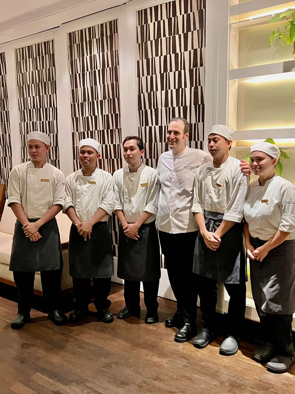 C:\Users\GCPI-ROBBY\Desktop\PRS\ACQUA\Italian Head Chef, Luca D'Amora with Acqua chefs.jpg