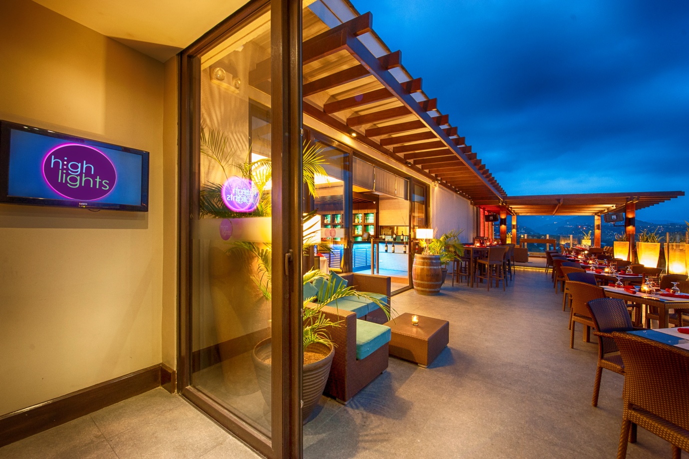 C:\Users\GCPI-ROBBY\Desktop\PRS\PR 10 - HAROLDS EVOTEL\Highlights Lounge Outdoor (Roof Deck) (1).jpg