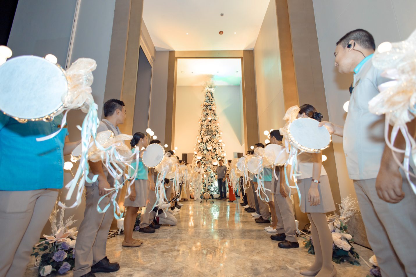 C:\Users\GCPI-ROBBY\Desktop\SHERATON TREE LIGHTING PHOTOS\2.jpg