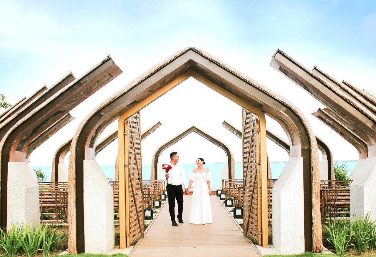 C:\Users\GCPI-ROBBY\Desktop\SAVOY\wedding at the beach.jpg