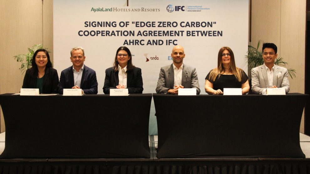 C:\Users\GCPI-ROBBY\Desktop\PRS\AHRC-IFC Edge Zero Carbon Signatories Seated.jpg