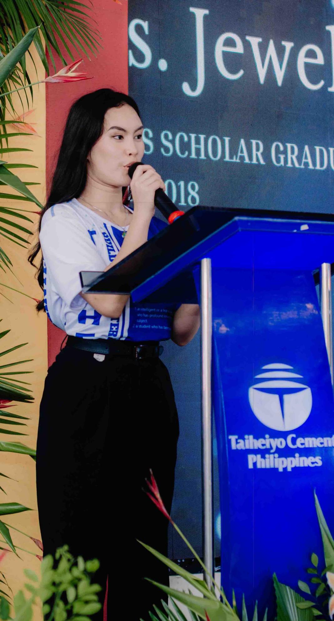 3 Senior High - Jewel Flores graduates from G12(1)