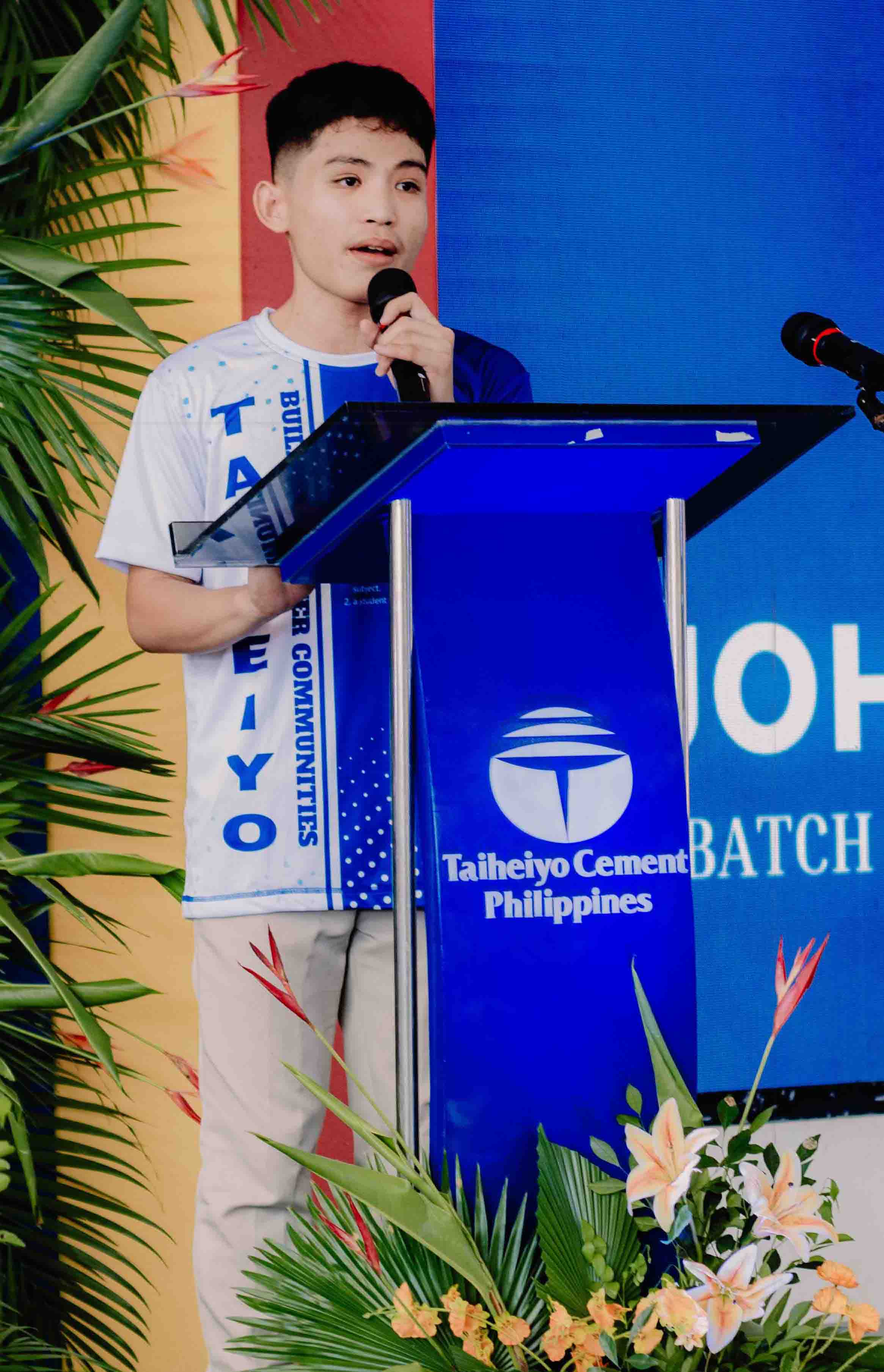 4 College - Johnrey B. Repaso takes BS CE(1)