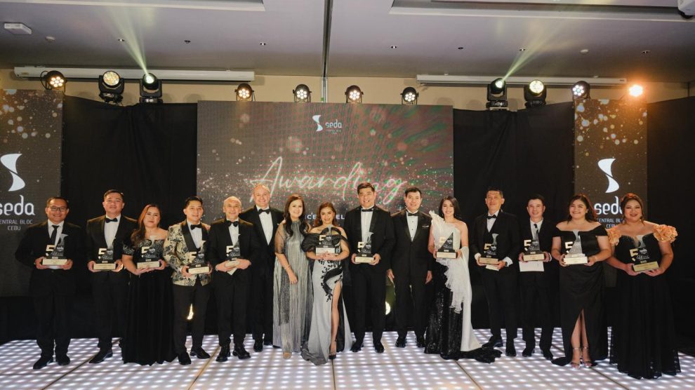 5 years Service Excellence Awardees(1)