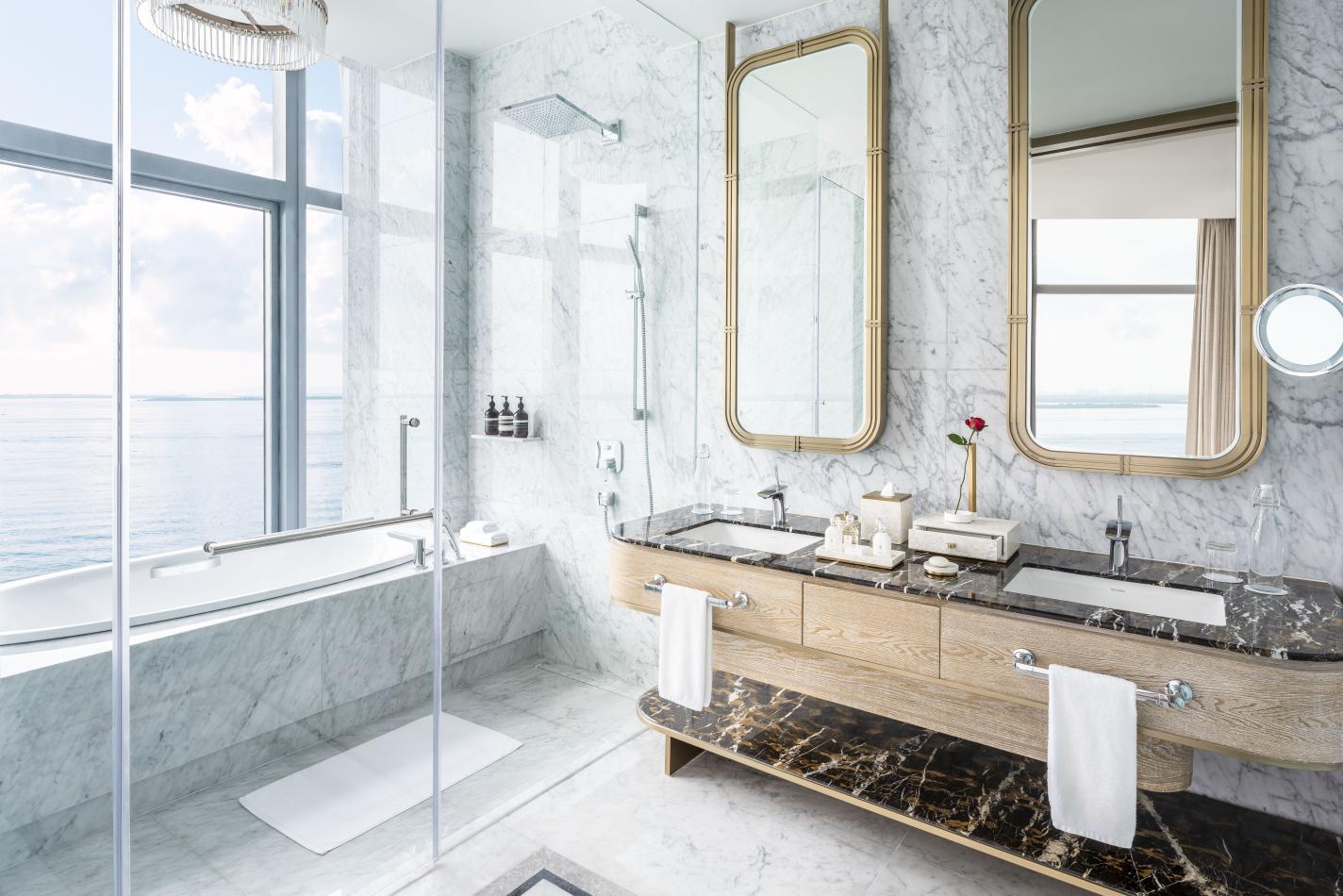 Bayview Suite Bathroom (Morning)(1)