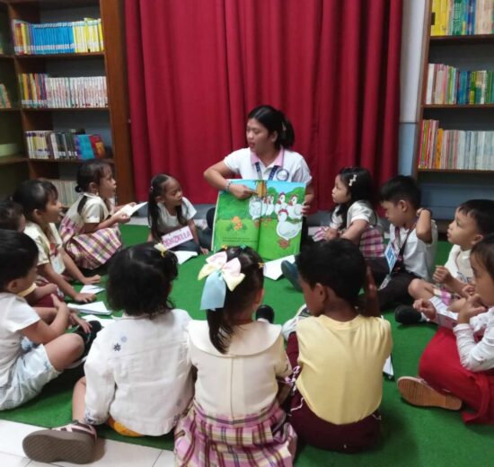 Childlink teacher teachng the students